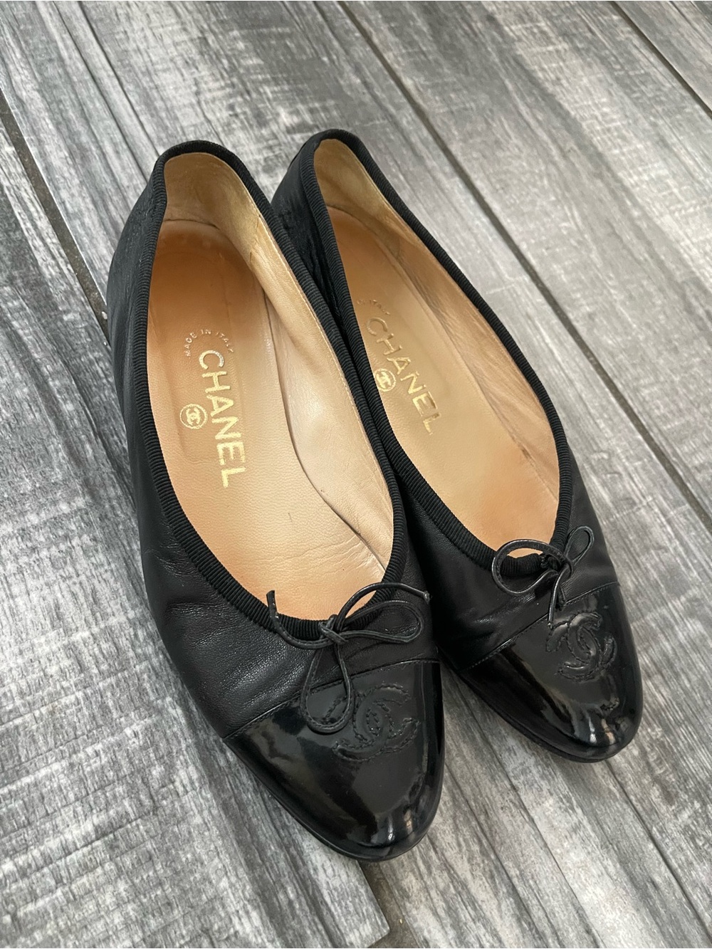 CHANEL Black Leather Cap-Toe CC Logo Ballet Flats - Picture 6 of 13
